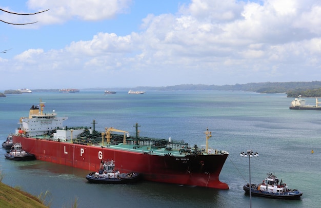Fechamentos do Canal do Panamá a passagem de navios pelo canal