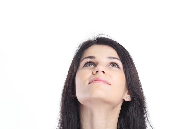 Foto fechar-se. retrato de mulher de negócios jovem pensativa. isolado em fundo branco