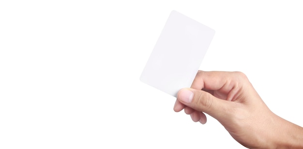 Feche a mão segurando o cartão virtual com. Cartão de crédito na mão isolado