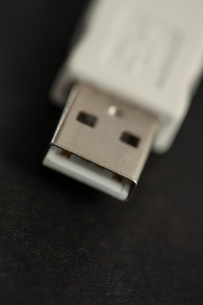 Feche acima da ponta do cabo USB