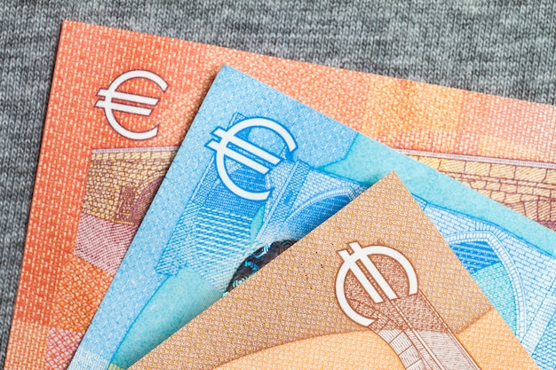 Feche acima do euro- dinheiro colorido. Fundo de dinheiro do euro.