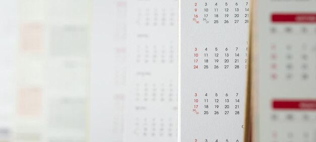 Feche as datas da página do calendário e o conceito de reunião de compromisso de planejamento de negócios de plano de fundo do mês