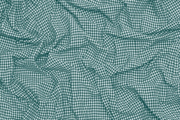 Feche de fundo de tecido xadrez verde esmeralda amassado. Textura, conceito têxtil.