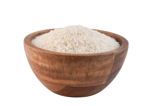 Feche o arroz branco em uma tigela de madeira