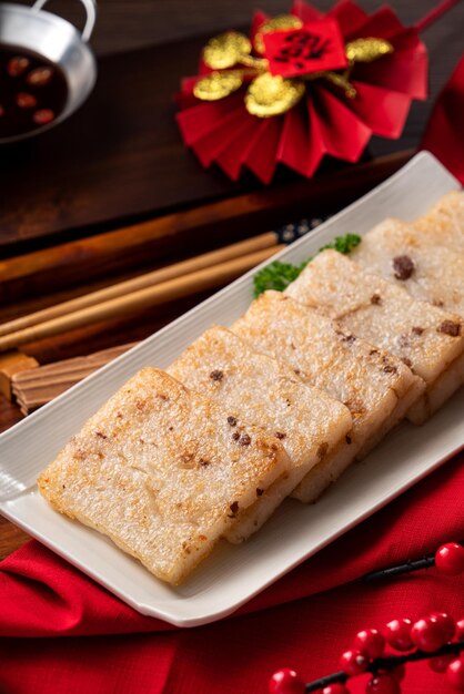 Feche o delicioso bolo de rabanete chinês para a culinária de celebração do ano novo lunar.