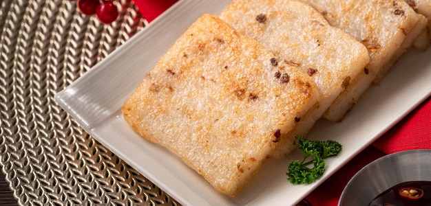 Feche o delicioso bolo de rabanete chinês para a culinária de celebração do ano novo lunar.