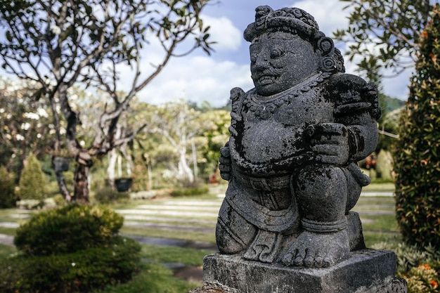 Feche o retrato da estátua em Bali Indonésia