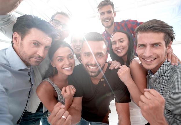 Feche o retrato de uma equipe de negócios bem-sucedida