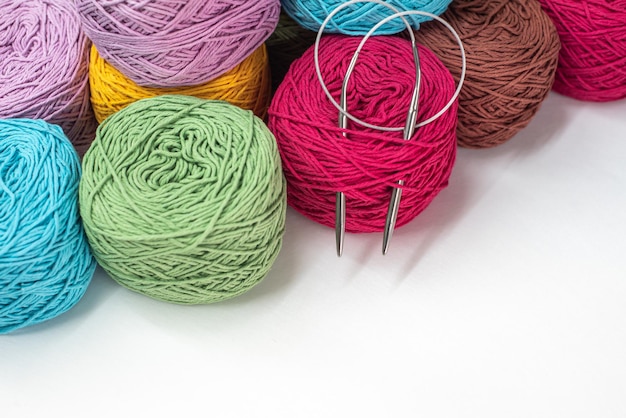 Fecho de bolas de fios Cores do arco-íris Fios para tricô Meadas de fios Agulhas de tricô