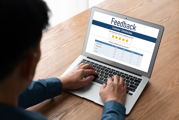 Feedback do cliente e análise de revisão por software de computador moderno