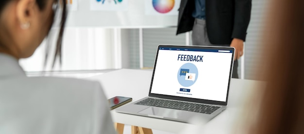 Feedback do cliente e análise de revisão por software de computador moderno