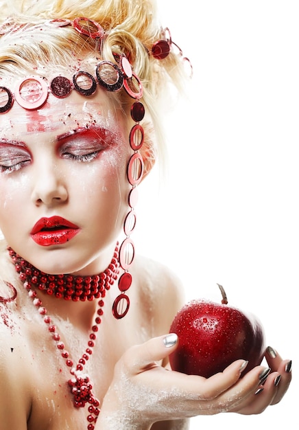 Feenhafte Frau mit rotem Apfel