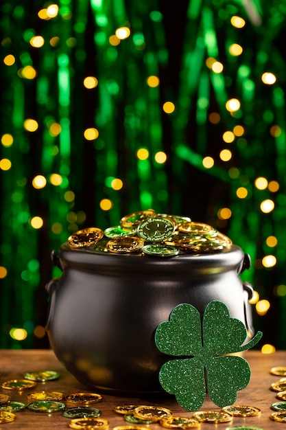 Feier zum St. Patrick's Day mit Goldschatz