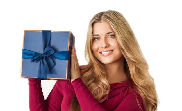 Feiertagsgeschenk glückliche Frau, die eine Geschenk- oder Luxusschönheitsbox-Abonnementlieferung lokalisiert auf weißem Hintergrund hält