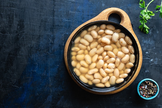 feijão branco legumes cozidos prontos para comer feijão dieta na mesa comida saudável comida vegana ou comida vegetariana