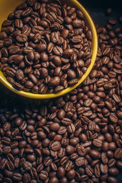 Feijão de café em fundo de madeira