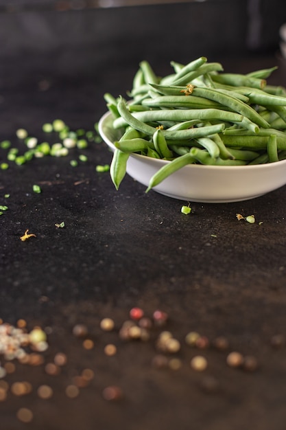 feijão verde colheita fresca produto orgânico refeição lanche na mesa cópia espaço comida fundo rústico