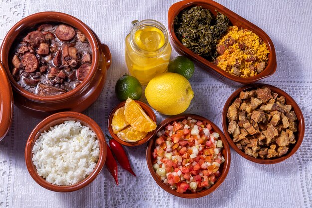 Foto feijoada, a tradição da culinária brasileira.