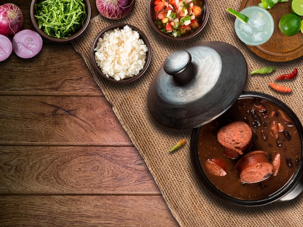 Feijoada brasileira Vista superior de comida tradicional brasileira