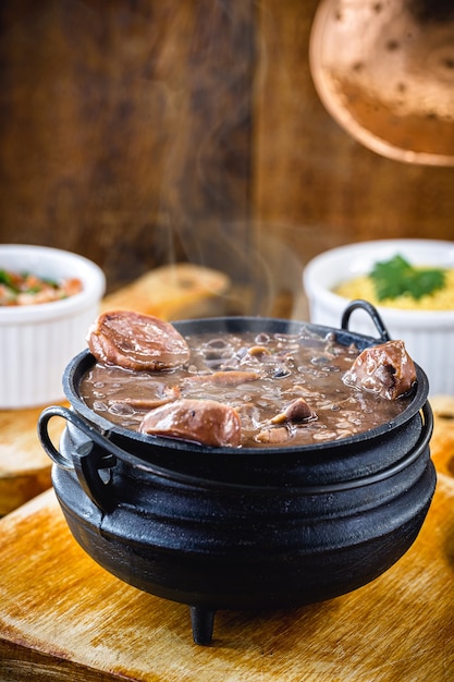 Foto feijoada, comida típica brasileña