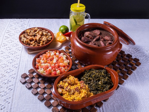 Foto feijoada, la tradición de la cocina brasileña.