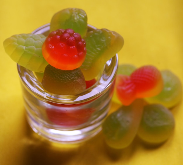 Feijões de confeitaria coloridos doces para as crianças