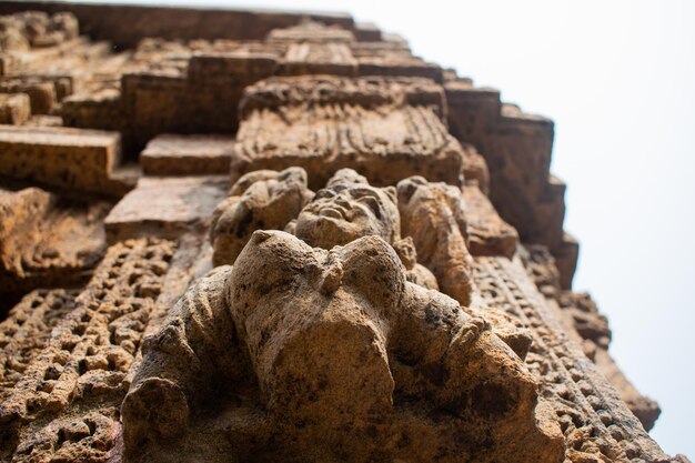 Feines Schnitzen von Skulpturen Sonnentempel von Konark in Indien