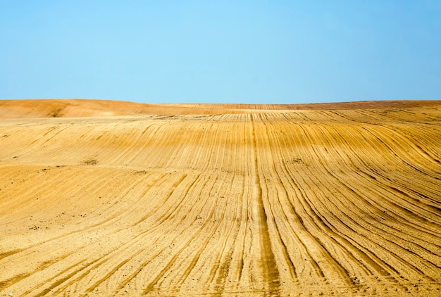 Feld mit Furchen Landschaft