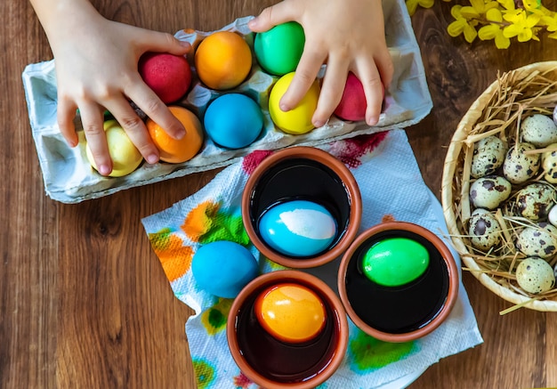 Felices Pascuas. Huevos de enfoque selectivo.