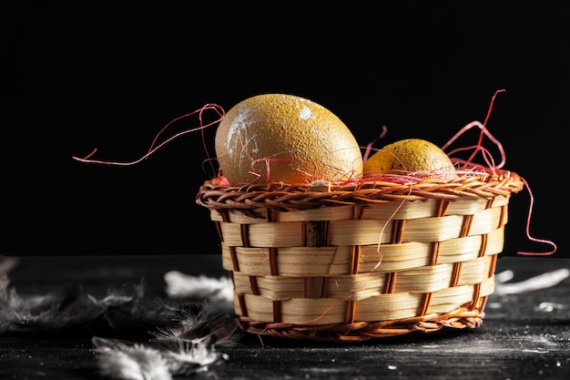 ¡Felices Pascuas! Huevos de pascua en madera