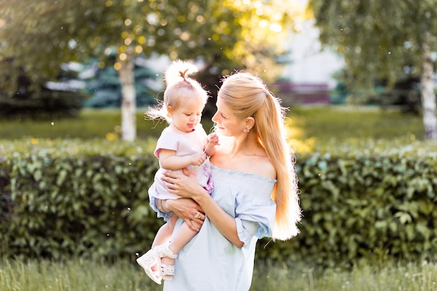 La felicidad, la paternidad feliz y el concepto de infancia