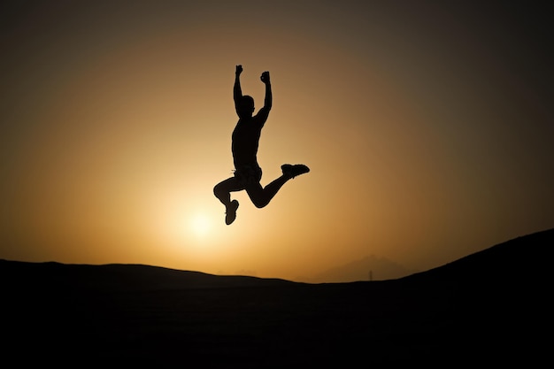 Felicidade esporte e recreação futuro e sucesso pessoas e natureza estilo de vida saudável sentimento e emoção