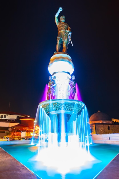 Felipe II macedon king estatua Skopje