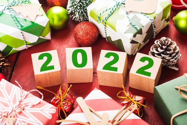 Feliz ano novo 2022 natal 2022 presentes de natal colocados em uma atmosfera festiva