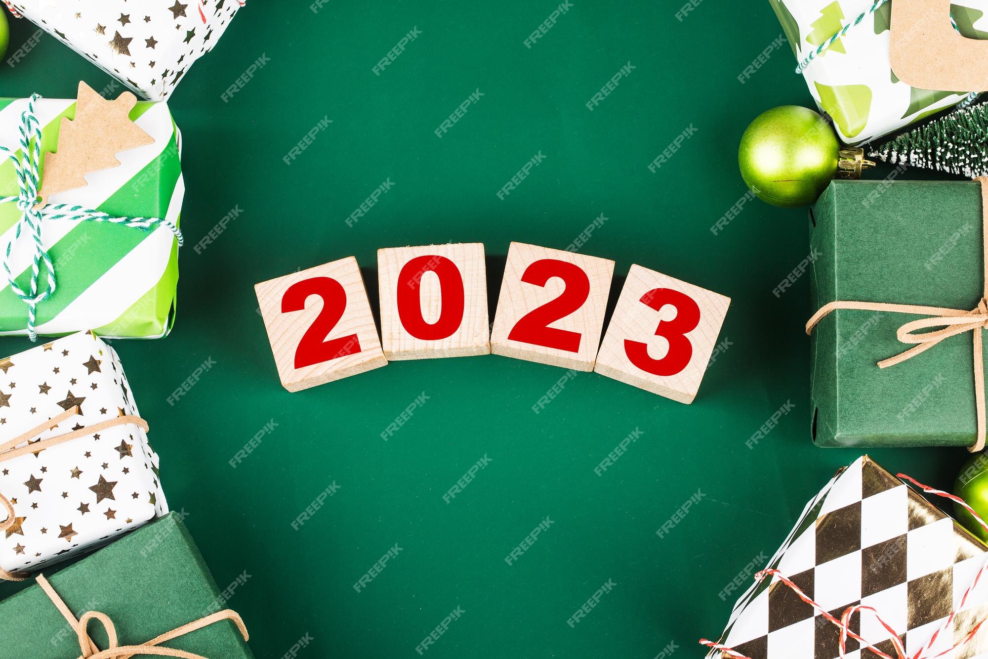 Feliz ano novo 2023, natal 2023, presentes de natal colocados em uma  atmosfera festiva