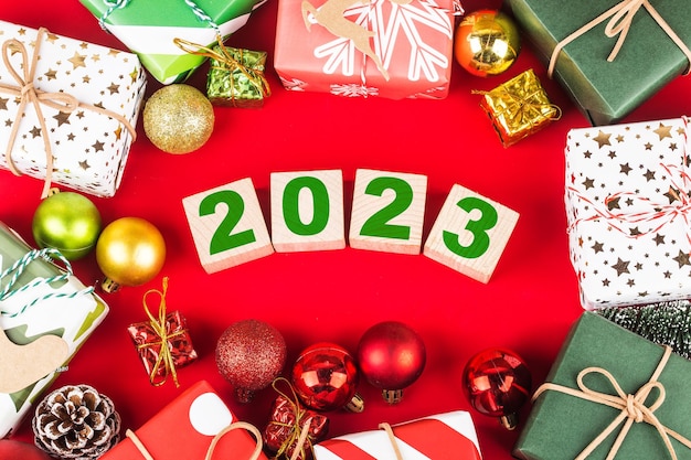 Feliz ano novo 2023, natal 2023, presentes de natal colocados em uma  atmosfera festiva