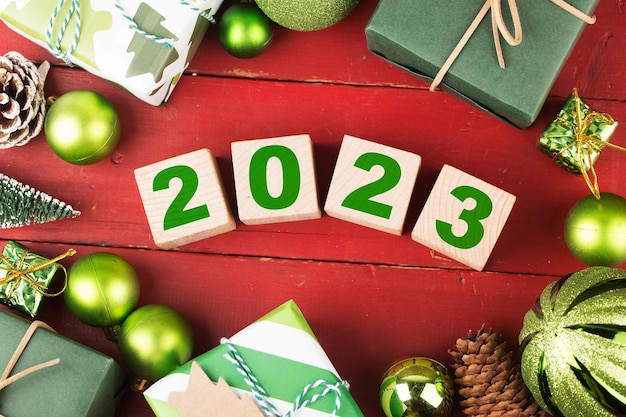 Feliz Ano Novo 2023, Natal 2023, presentes de Natal colocados em uma atmosfera festiva