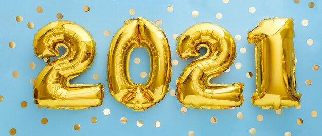 Feliz ano novo folha de ouro balões 2021 balão em azul com confete.