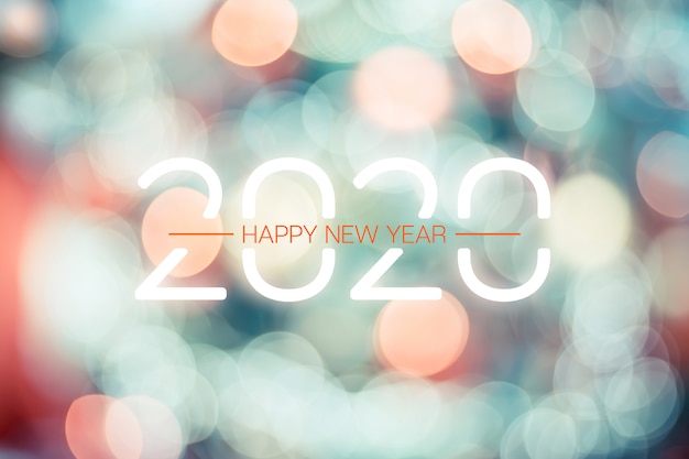 Feliz año nuevo 2020 con naranja pastel y luz bokeh verde claro brillante