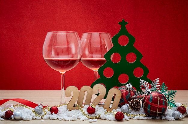 Feliz año nuevo 2020 Navidad con decoraciones de celebración