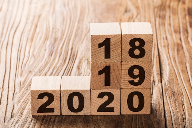 Feliz año nuevo 2020, número en bloques de madera