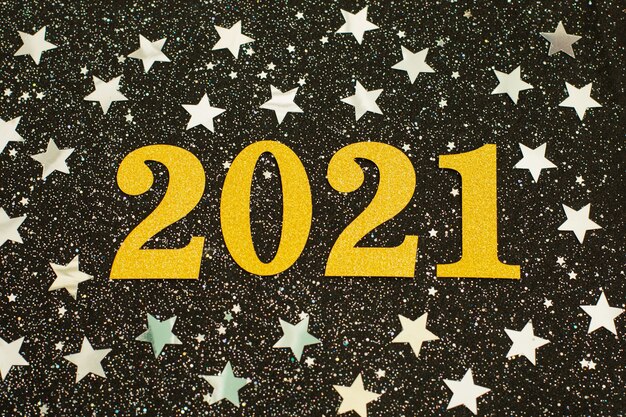 Feliz año nuevo 2021 con brillo plateado estrellas fondo negro