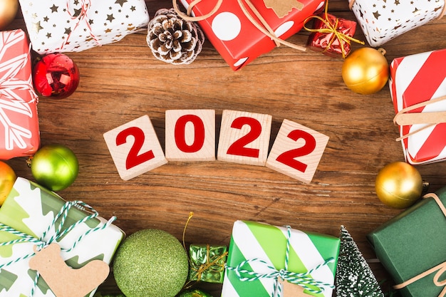 Feliz año nuevo 2022 Navidad 2022 Regalos de Navidad colocados en un ambiente festivo