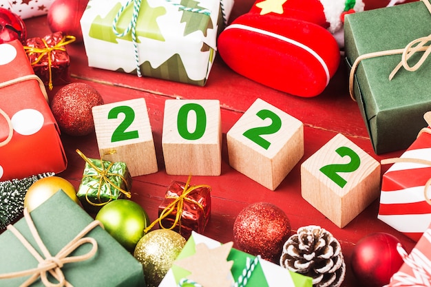 Feliz año nuevo 2022 Navidad 2022 Regalos de Navidad colocados en un ambiente festivo