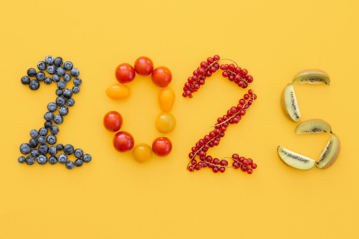 Feliz Año Nuevo 2025 número hecho de frutas y bayas