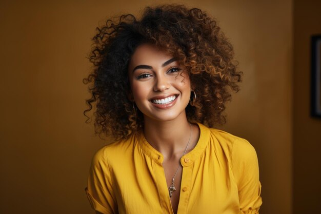 Feliz y atractiva mujer afroamericana cruzada y riendo con confianza mirada generativa IA