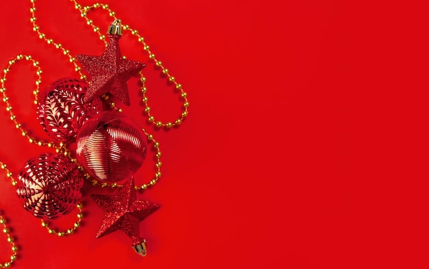 Feliz cartão de saudação de Ano Novo Decoração de Natal e Ano Novo Estrela de bolas de Natal em fundo festivo
