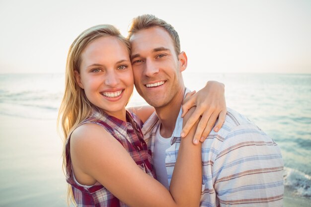 feliz casal sorrindo