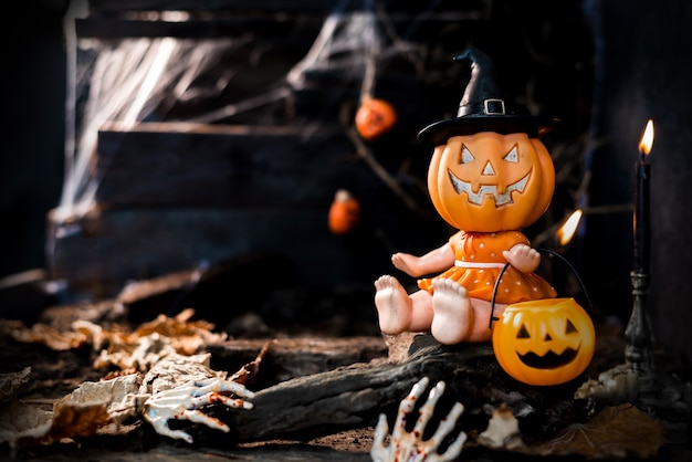 Feliz concepto de Halloween. Truco o trato en la temporada de otoño. Símbolo de miedo y abucheo en la noche.