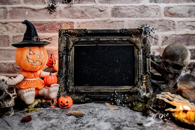 Feliz concepto de Halloween. Truco o trato en la temporada de otoño. Símbolo tenebroso y oscuro por la noche.